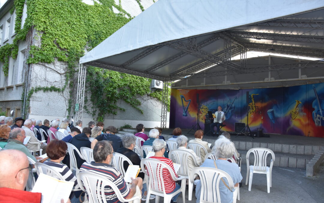 Drittes Singen in der Allee