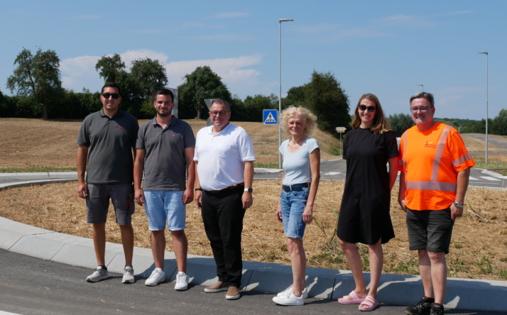 Bau am Kreisverkehr Adelshofer Straße abgeschlossen