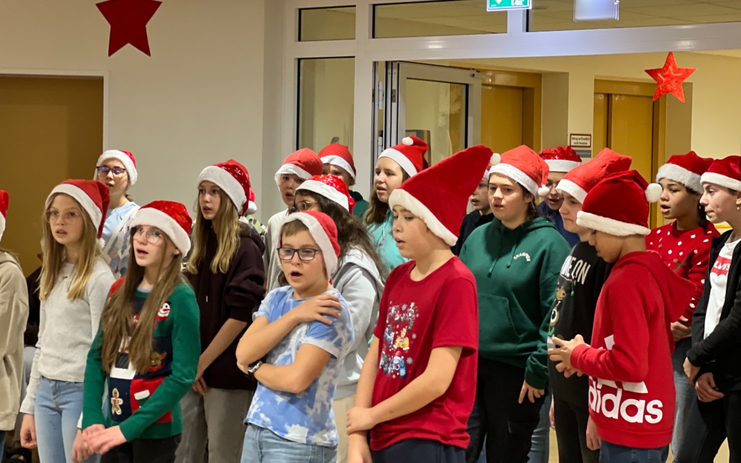 Singklassen der Kraichgau-Realschule auf Weihnachtstournee